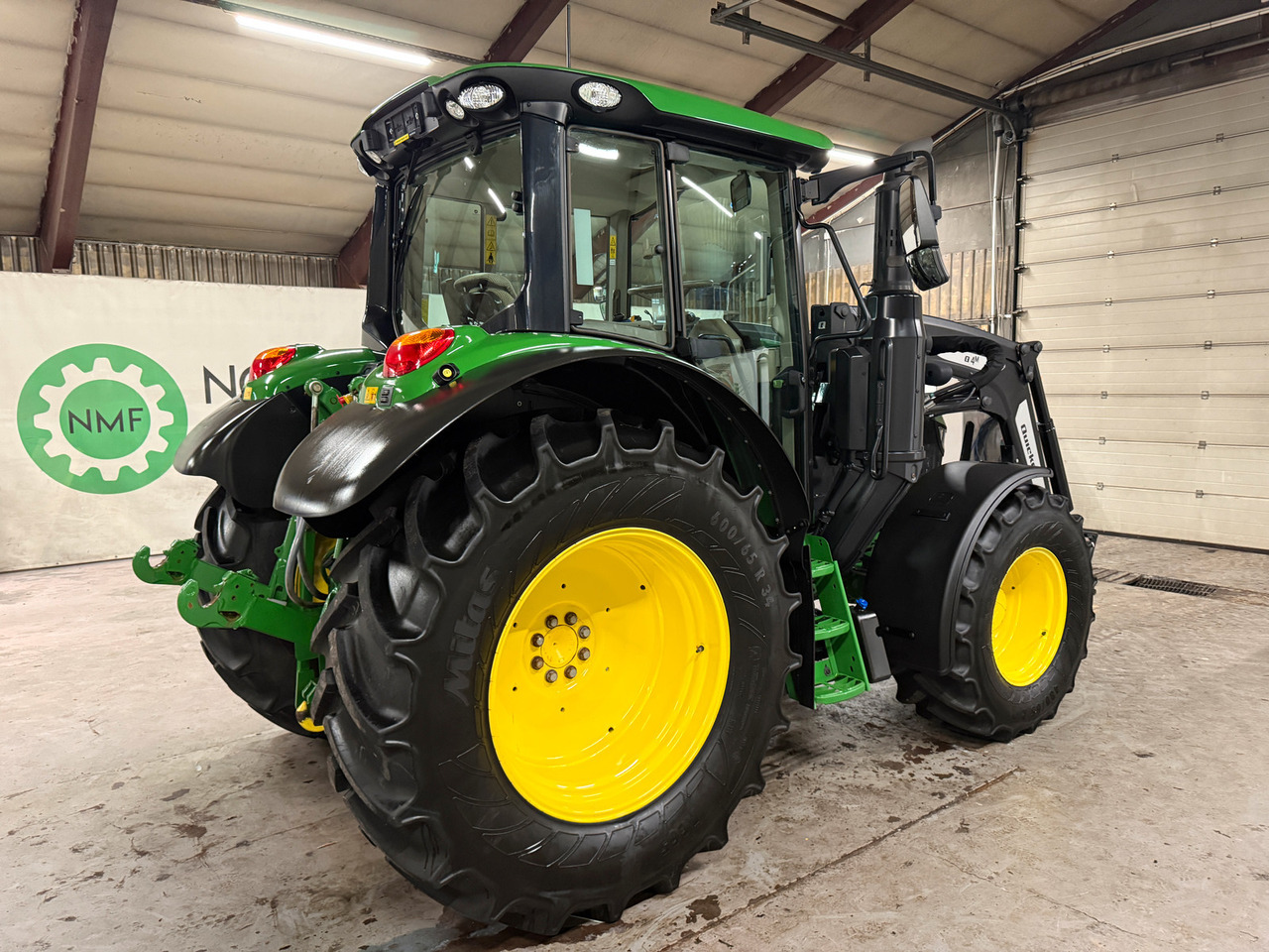 John Deere 6100M - Traktor: 5 kép. John Deere 6100M - Traktor: 5 kép.