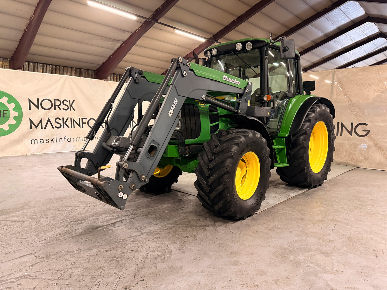 John Deere 6230 Premium - Traktor: 1 kép. John Deere 6230 Premium - Traktor: 1 kép.
