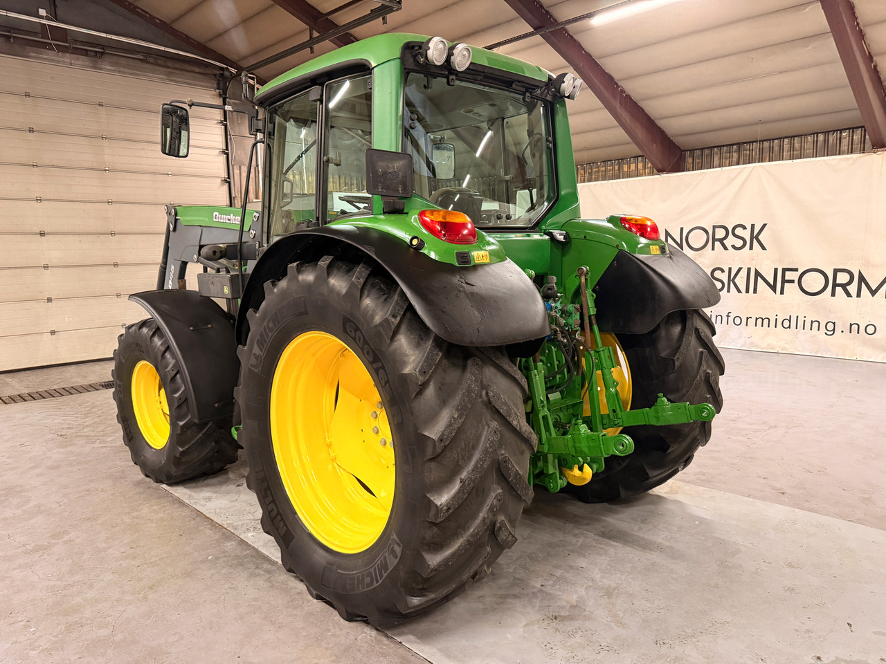 John Deere 6230 Premium - Traktor: 3 kép. John Deere 6230 Premium - Traktor: 3 kép.
