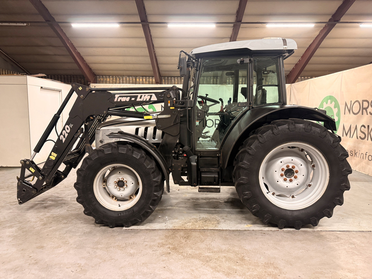 Lamborghini R3.95 - Traktor: 2 kép. Lamborghini R3.95 - Traktor: 2 kép.