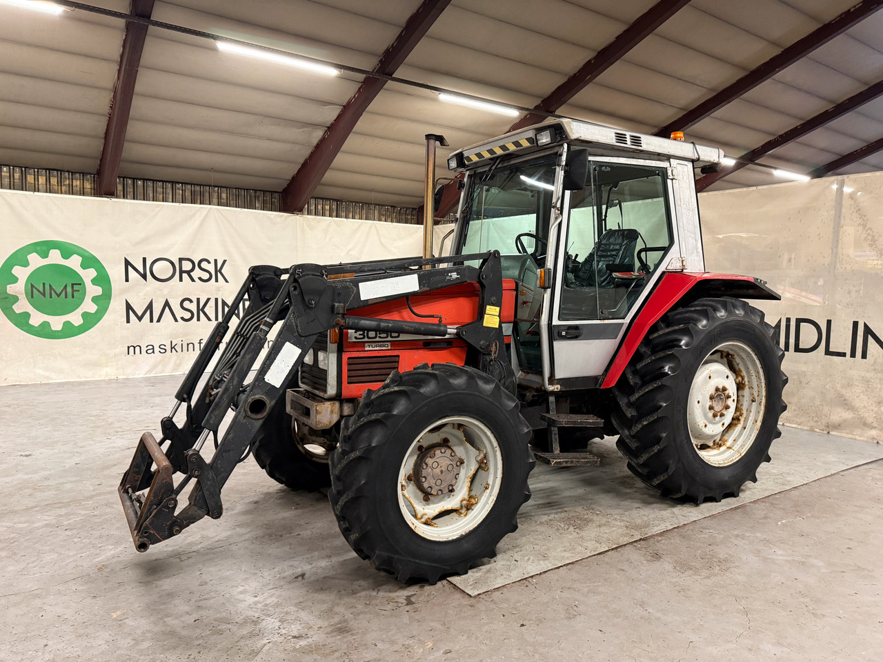 Massey Ferguson 3050 - Traktor: 1 kép. Massey Ferguson 3050 - Traktor: 1 kép.