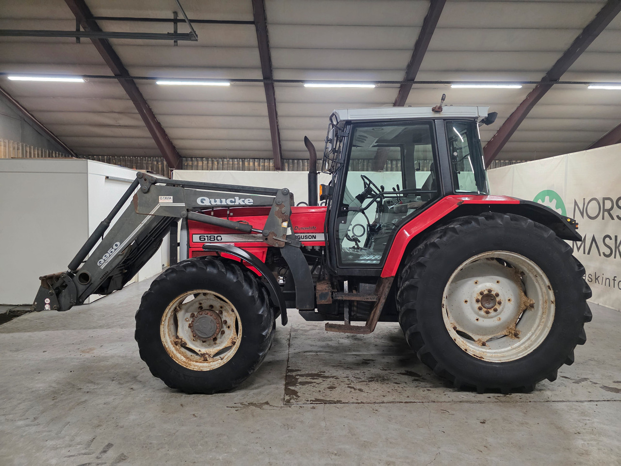 Massey Ferguson 6180 - Traktor: 2 kép. Massey Ferguson 6180 - Traktor: 2 kép.