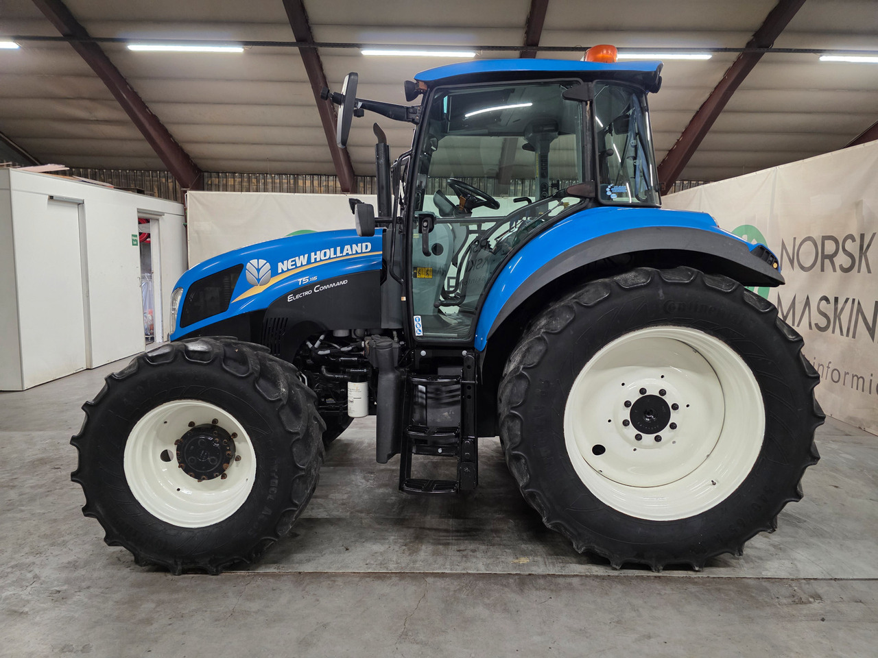 New Holland T5.115 EC - Traktor: 2 kép. New Holland T5.115 EC - Traktor: 2 kép.