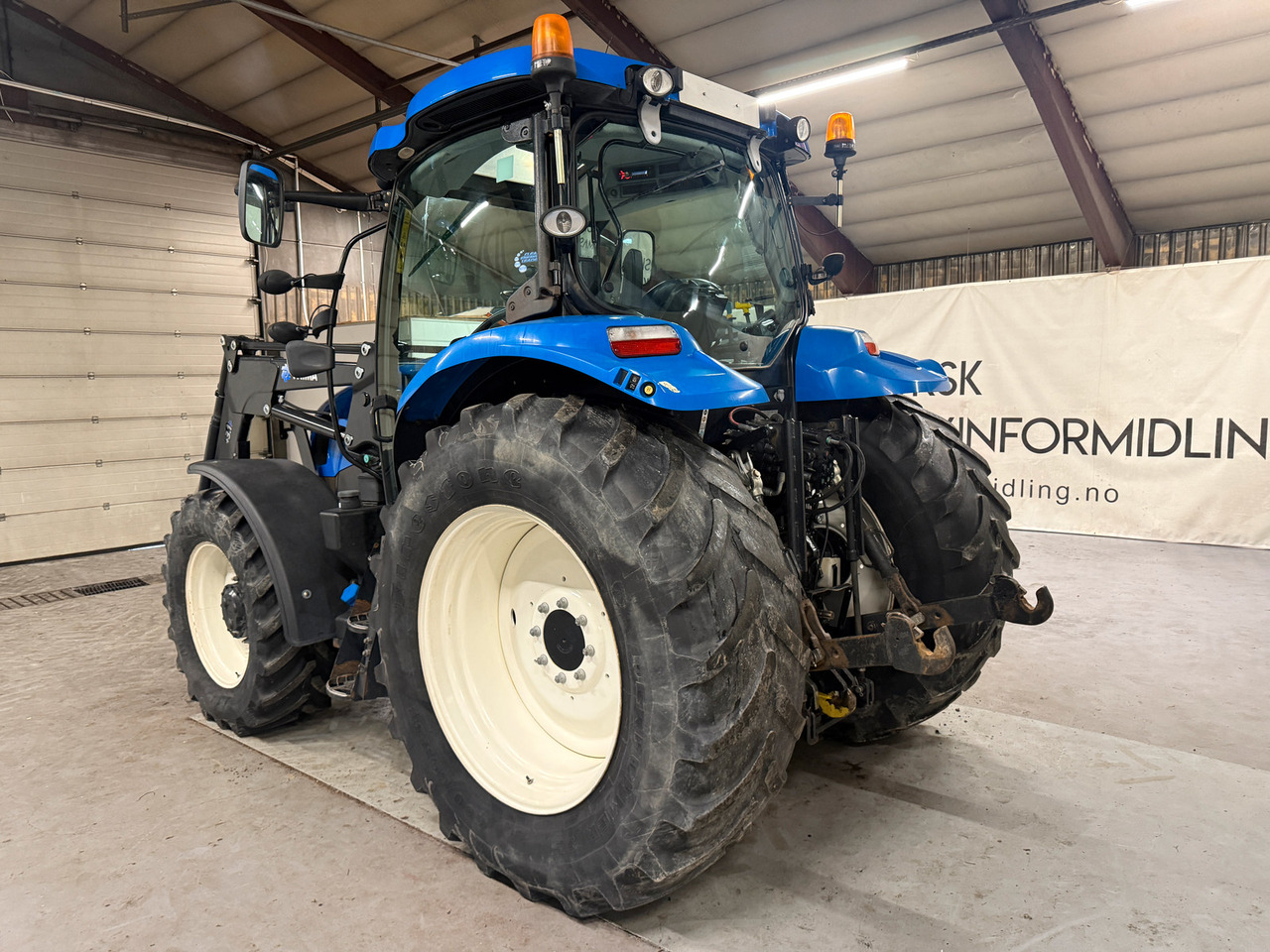 New Holland T6.140 EC - Traktor: 3 kép. New Holland T6.140 EC - Traktor: 3 kép.