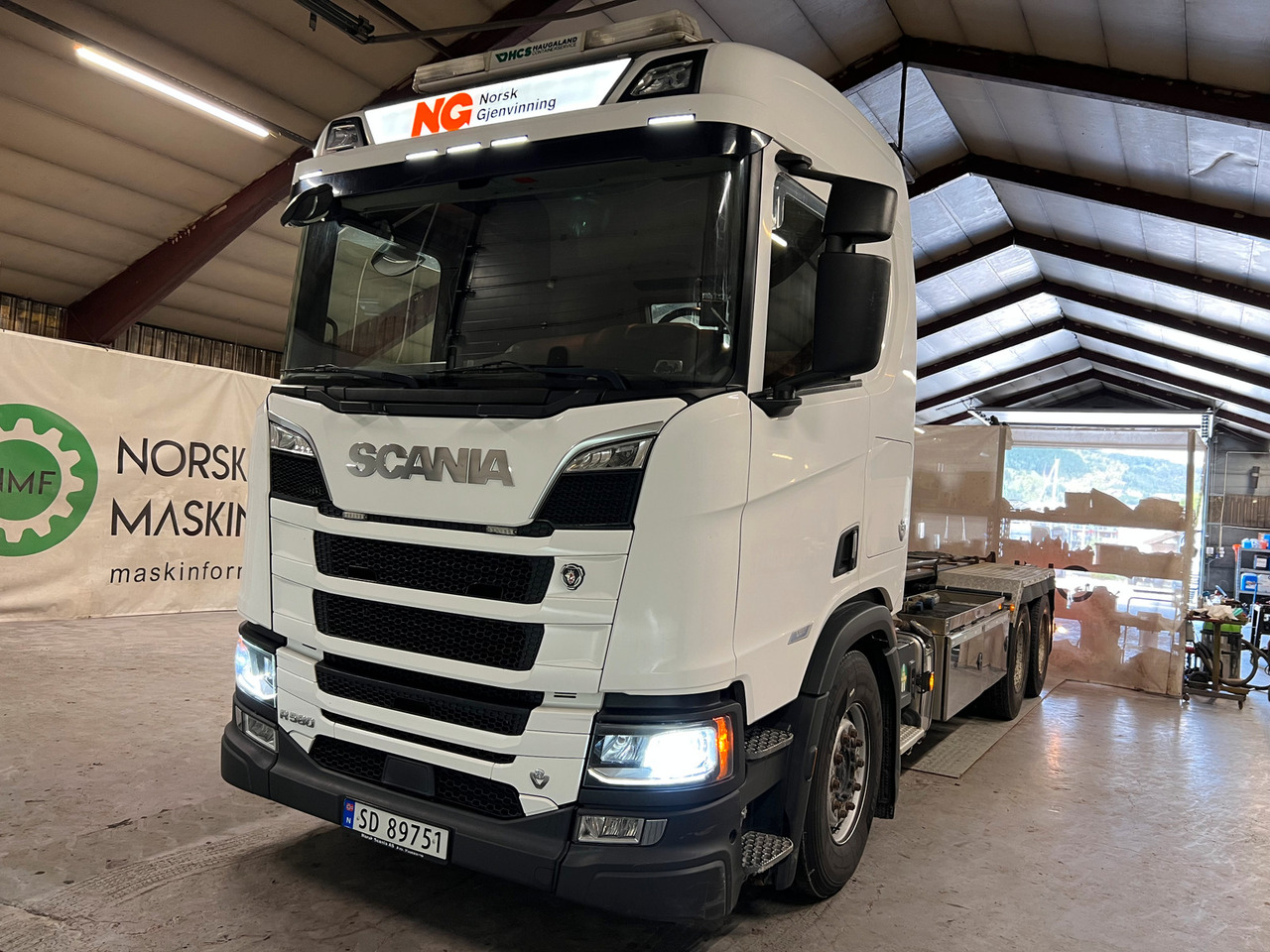 Scania R 580 med Joab krok - Horgos rakodó teherautó: 2 kép. Scania R 580 med Joab krok - Horgos rakodó teherautó: 2 kép.