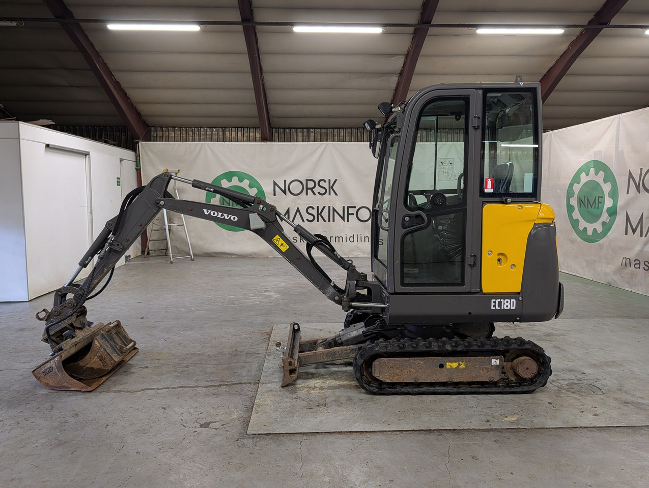 Volvo ECR18D - Minikotró: 2 kép. Volvo ECR18D - Minikotró: 2 kép.