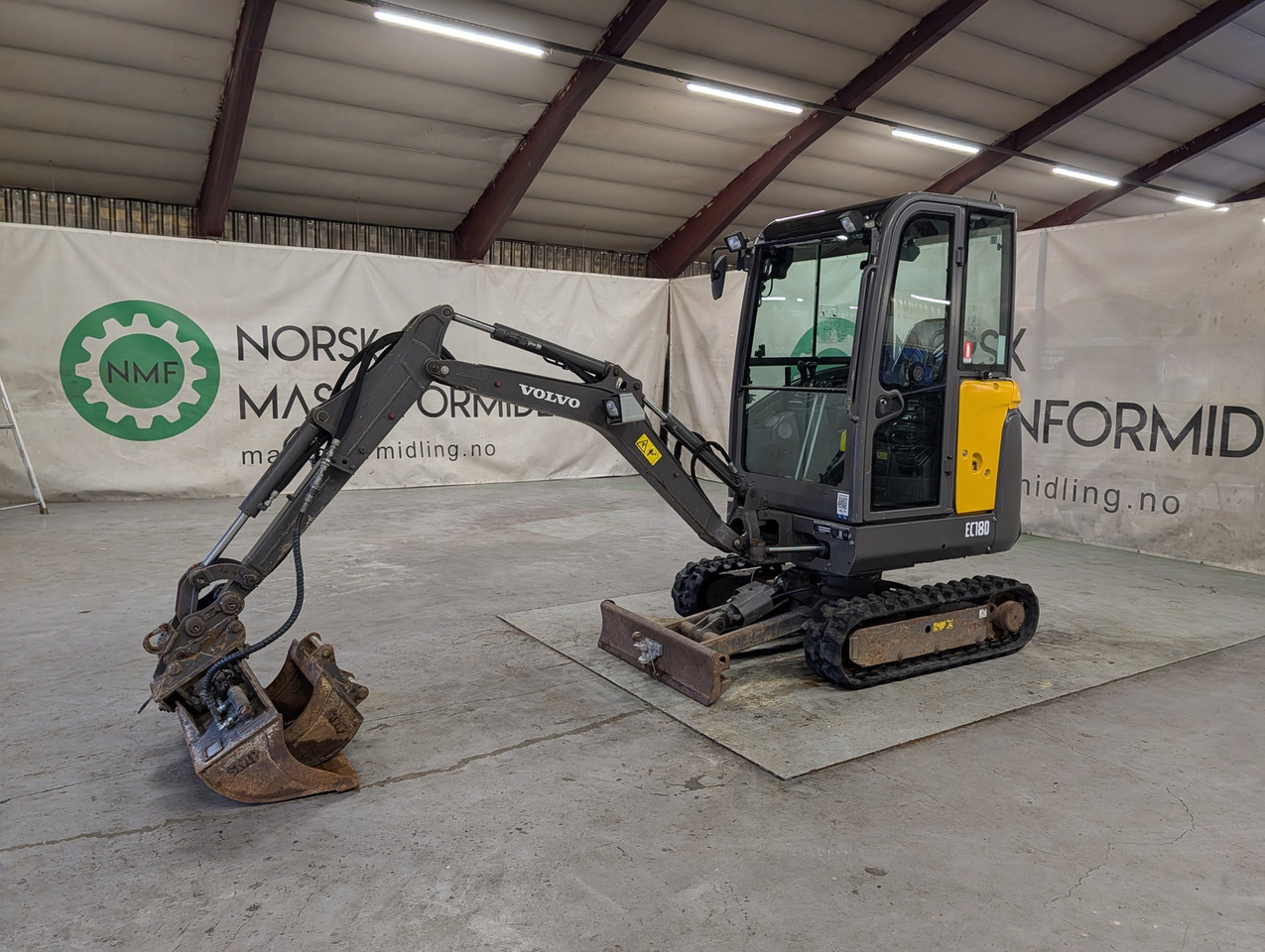 Volvo ECR18D - Minikotró: 1 kép. Volvo ECR18D - Minikotró: 1 kép.