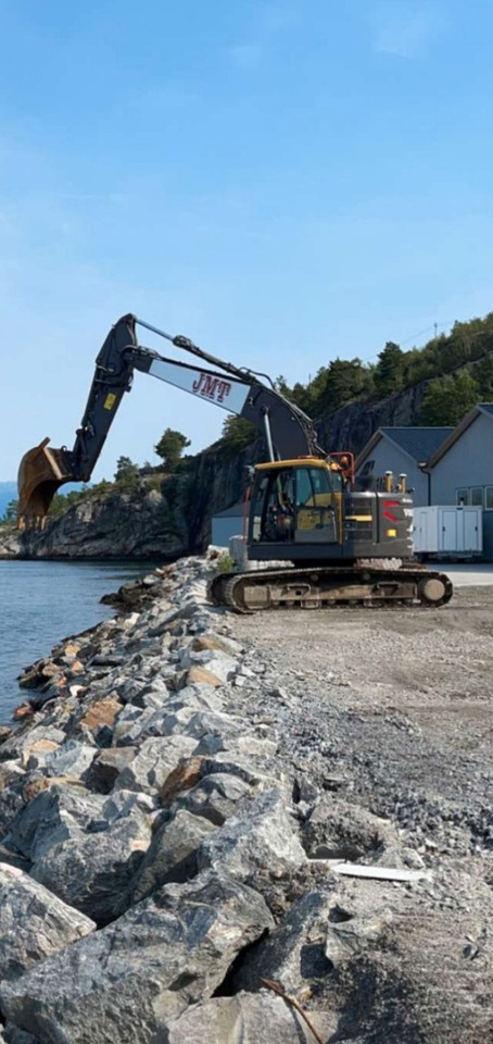 Volvo ECR235EL - Lánctalpas kotró: 1 kép. Volvo ECR235EL - Lánctalpas kotró: 1 kép.
