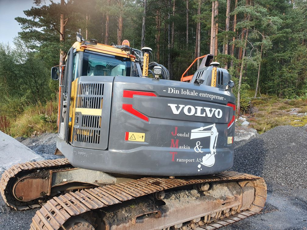 Volvo ECR235EL - Lánctalpas kotró: 5 kép. Volvo ECR235EL - Lánctalpas kotró: 5 kép.
