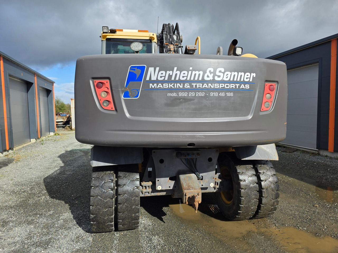 Volvo EW160C - Gumikerekes kotró: 4 kép. Volvo EW160C - Gumikerekes kotró: 4 kép.