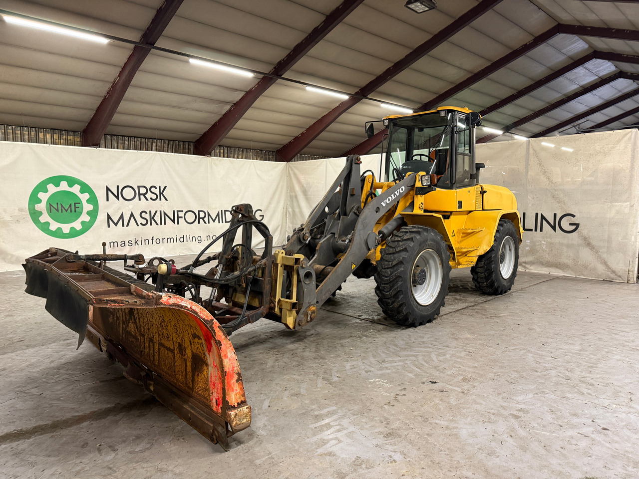 Gumikerekes homlokrakodó Volvo L40B-TP #Skuffe og Skjær #Kun 3458 timer: 1 kép.