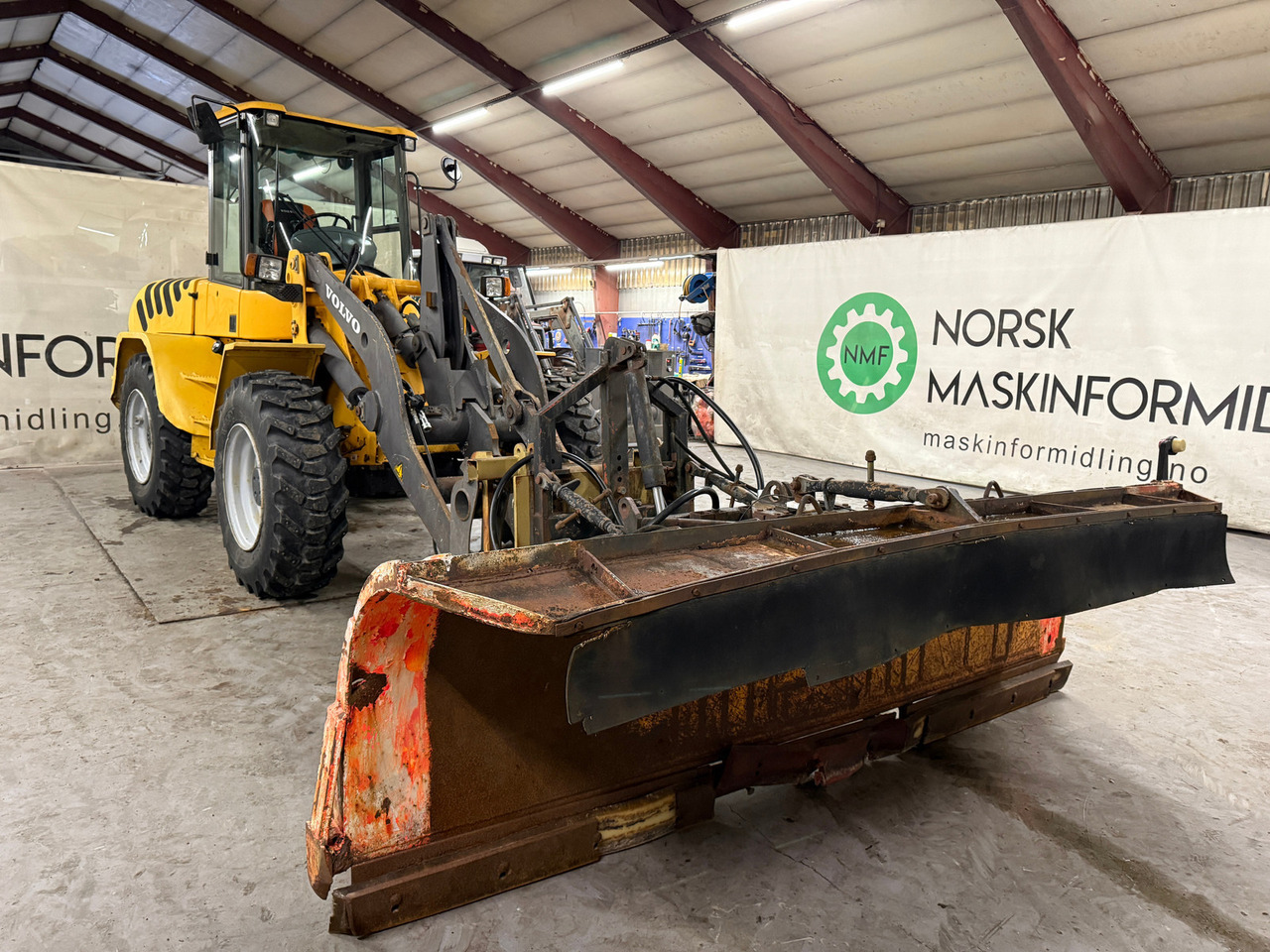Volvo L40B-TP #Skuffe og Skjær #Kun 3458 timer - Gumikerekes homlokrakodó: 5 kép. Volvo L40B-TP #Skuffe og Skjær #Kun 3458 timer - Gumikerekes homlokrakodó: 5 kép.