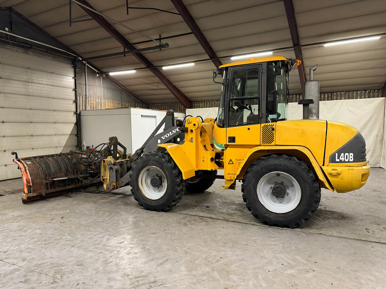 Volvo L40B-TP #Skuffe og Skjær #Kun 3458 timer - Gumikerekes homlokrakodó: 2 kép. Volvo L40B-TP #Skuffe og Skjær #Kun 3458 timer - Gumikerekes homlokrakodó: 2 kép.