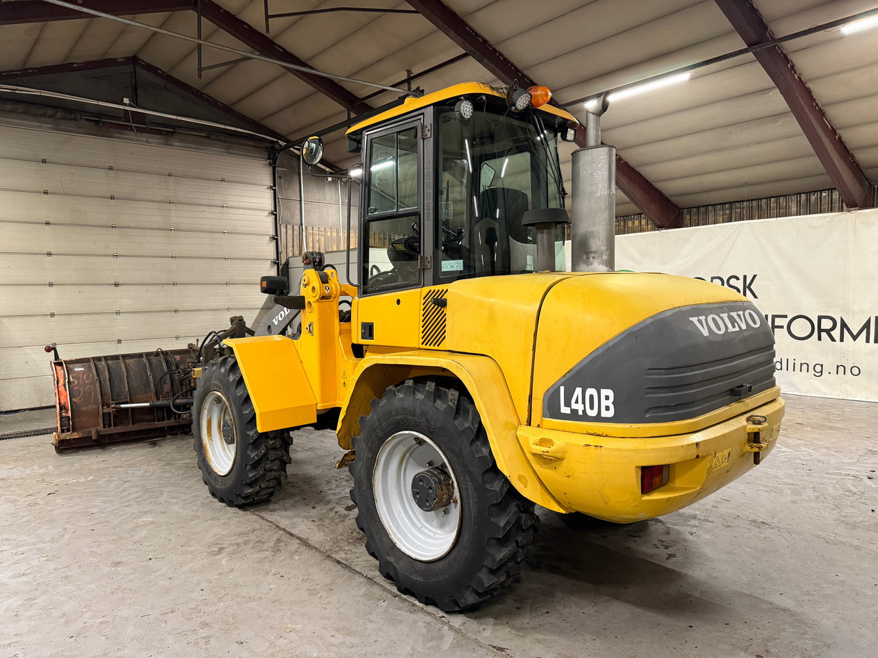 Volvo L40B-TP #Skuffe og Skjær #Kun 3458 timer - Gumikerekes homlokrakodó: 3 kép. Volvo L40B-TP #Skuffe og Skjær #Kun 3458 timer - Gumikerekes homlokrakodó: 3 kép.