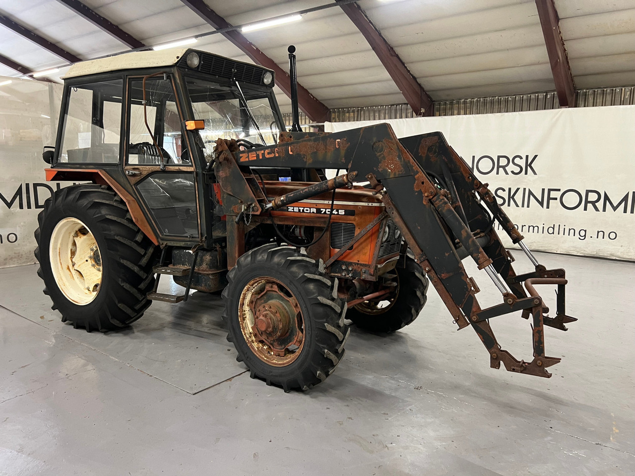 Zetor 7045 (Redusert moms) - Traktor: 5 kép. Zetor 7045 (Redusert moms) - Traktor: 5 kép.