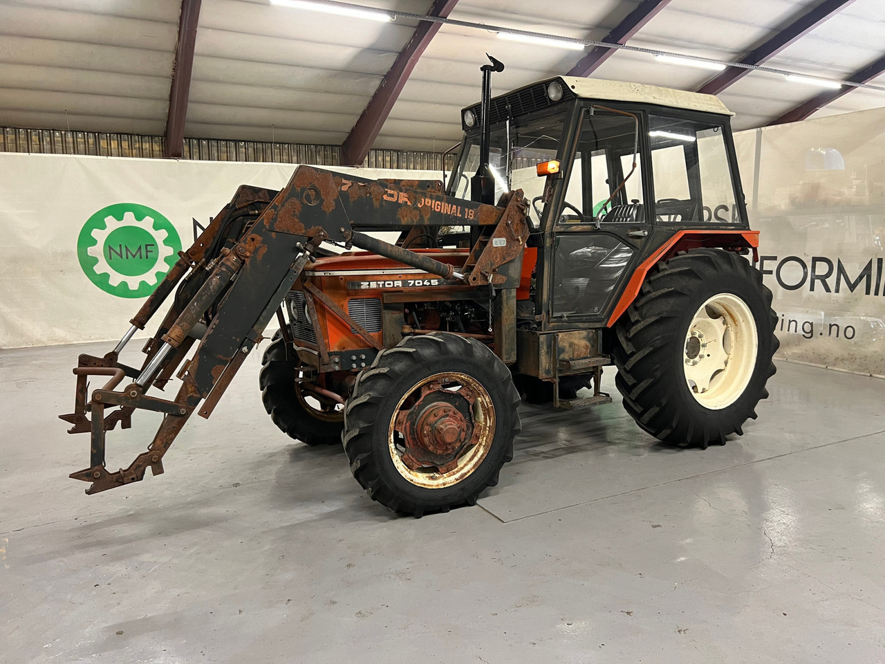 Zetor 7045 (Redusert moms) - Traktor: 2 kép. Zetor 7045 (Redusert moms) - Traktor: 2 kép.