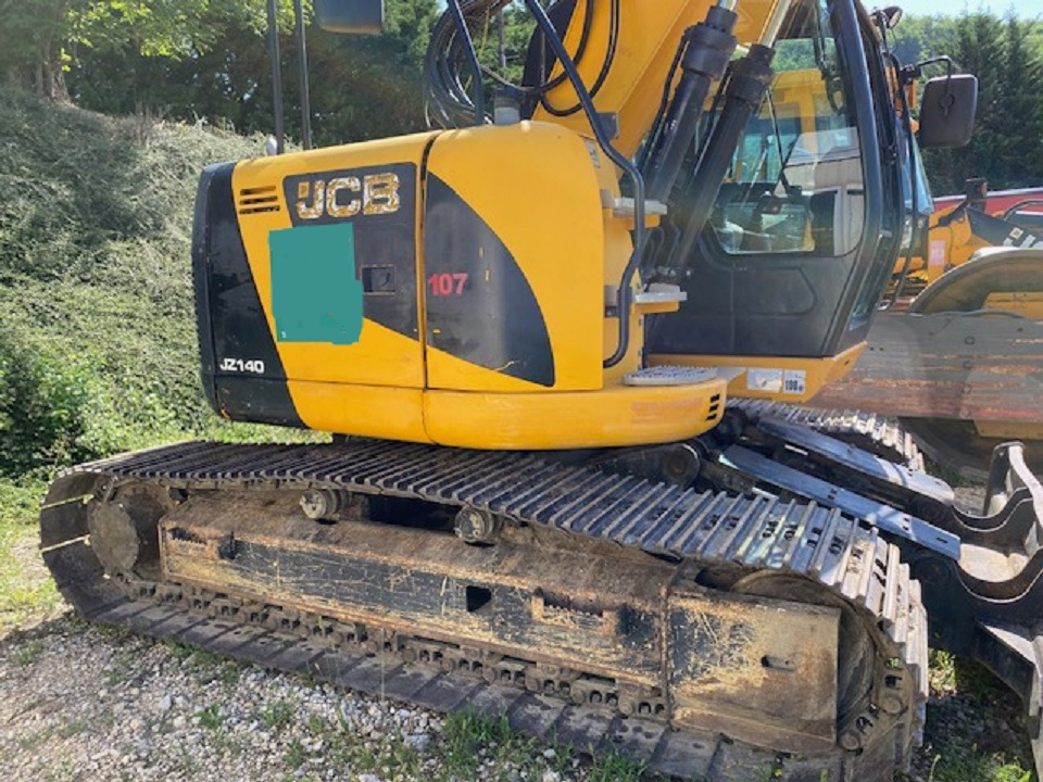 JCB JZ140 - Kotrógép: 3 kép. JCB JZ140 - Kotrógép: 3 kép.