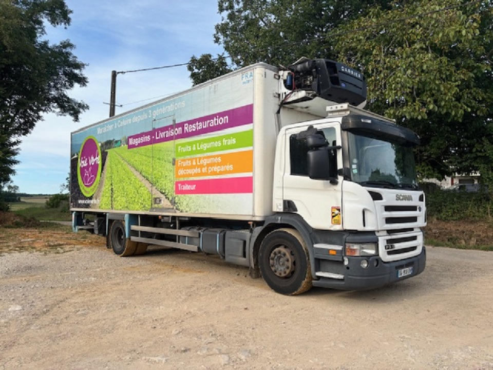 SCANIA P310 - Hűtős teherautó: 3 kép. SCANIA P310 - Hűtős teherautó: 3 kép.