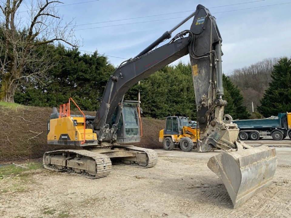 VOLVO EC250EL - Bontó kotrógép: 2 kép. VOLVO EC250EL - Bontó kotrógép: 2 kép.