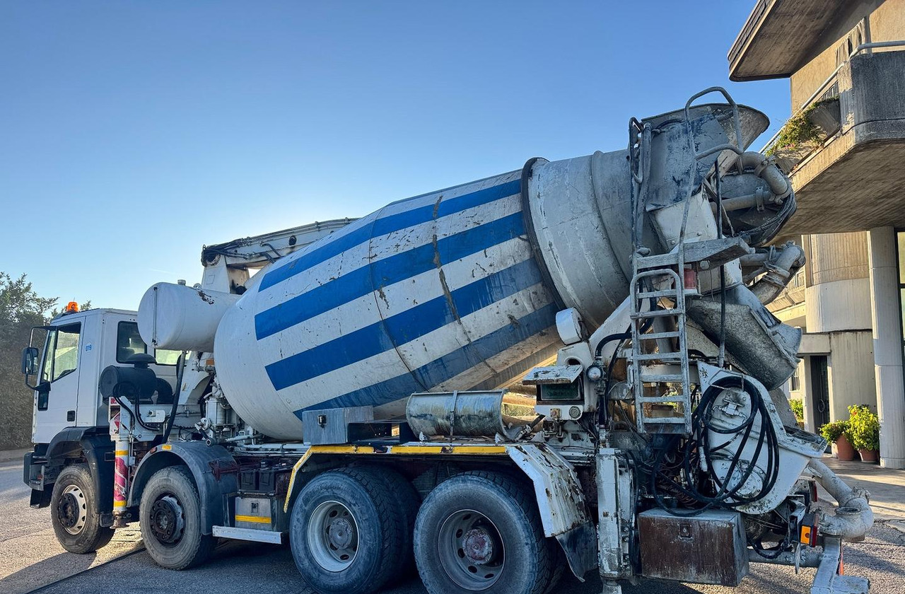 Betonpompa CIFA Iveco Trakker 410E44 - Betonpumpa: 4 kép. Betonpompa CIFA Iveco Trakker 410E44 - Betonpumpa: 4 kép.