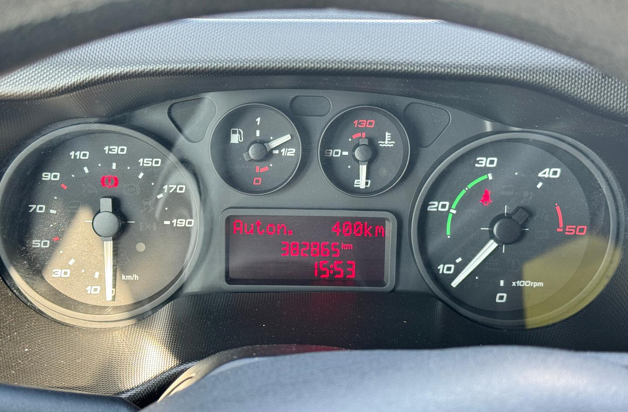 IVECO DAILY 35S15 - FRIGO FRC - PATENTE B - Hűtős kisteherautó: 5 kép. IVECO DAILY 35S15 - FRIGO FRC - PATENTE B - Hűtős kisteherautó: 5 kép.