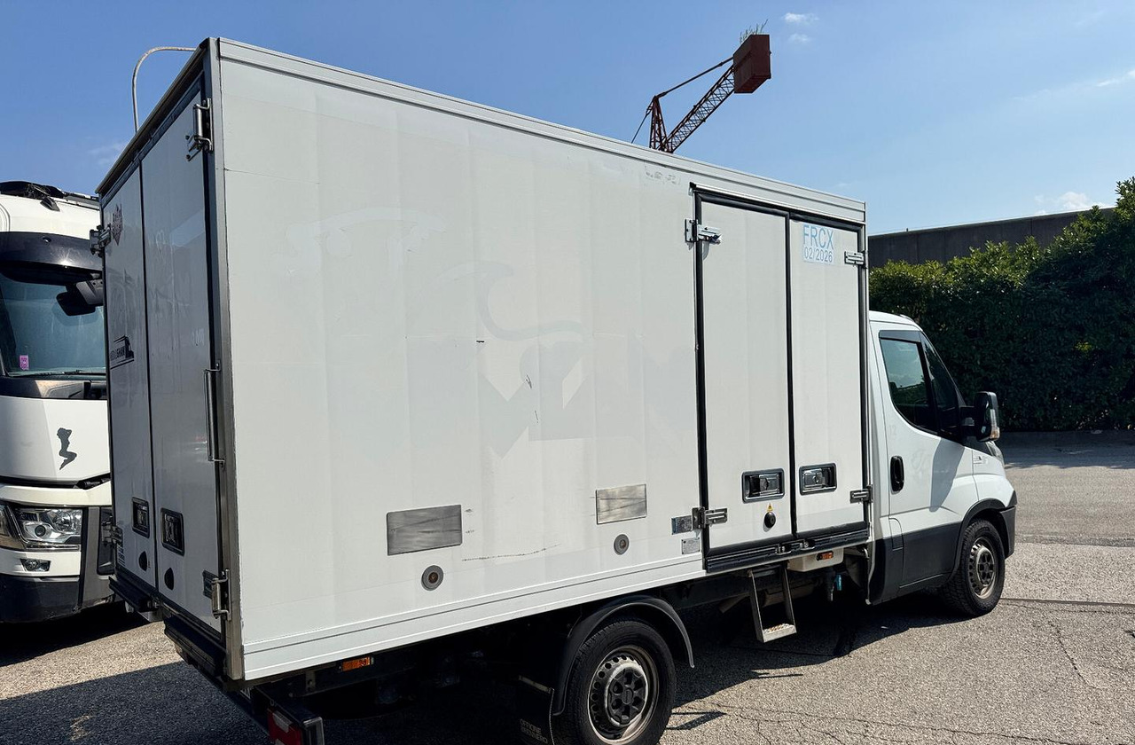 IVECO DAILY 35S15 - FRIGO FRC - PATENTE B - Hűtős kisteherautó: 3 kép. IVECO DAILY 35S15 - FRIGO FRC - PATENTE B - Hűtős kisteherautó: 3 kép.