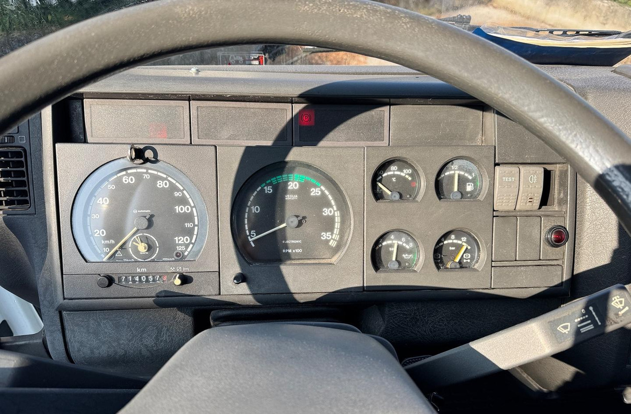 Iveco Eurocargo 150E23 con Gru HIAB - Platós teherautó, Darus autó: 4 kép. Iveco Eurocargo 150E23 con Gru HIAB - Platós teherautó, Darus autó: 4 kép.