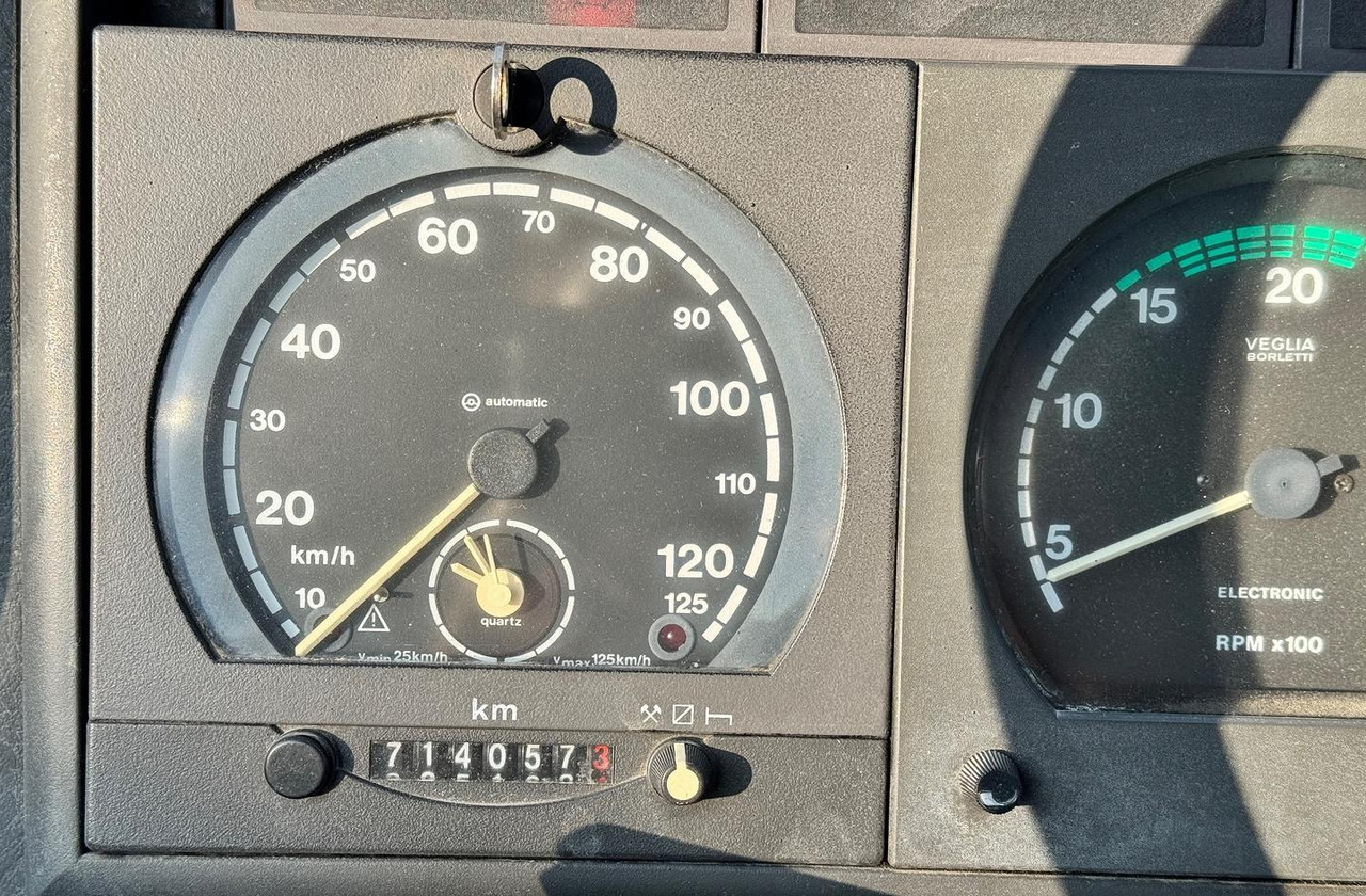 Iveco Eurocargo 150E23 con Gru HIAB - Platós teherautó, Darus autó: 3 kép. Iveco Eurocargo 150E23 con Gru HIAB - Platós teherautó, Darus autó: 3 kép.