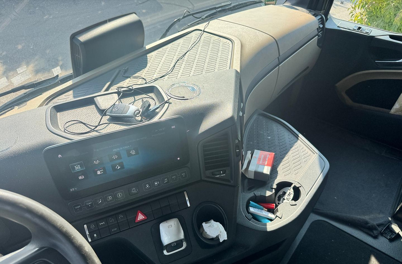 Mercedes Benz Actros 1848 - 2020 - Nyergesvontató: 5 kép. Mercedes Benz Actros 1848 - 2020 - Nyergesvontató: 5 kép.