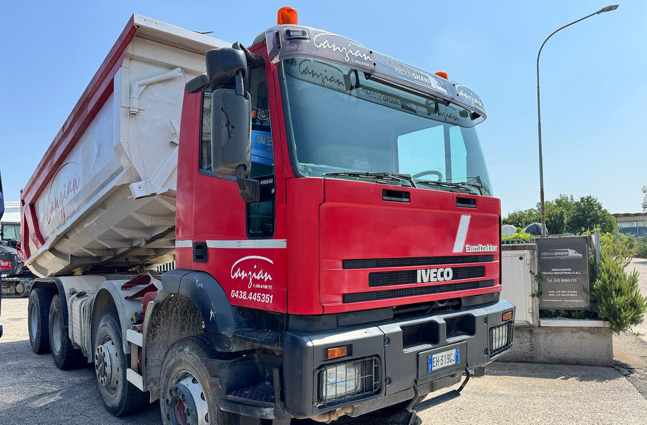 RIBALTABILE IVECO MAGIRUS 410E42 - 8X4 - Billenőplatós teherautó: 1 kép. RIBALTABILE IVECO MAGIRUS 410E42 - 8X4 - Billenőplatós teherautó: 1 kép.