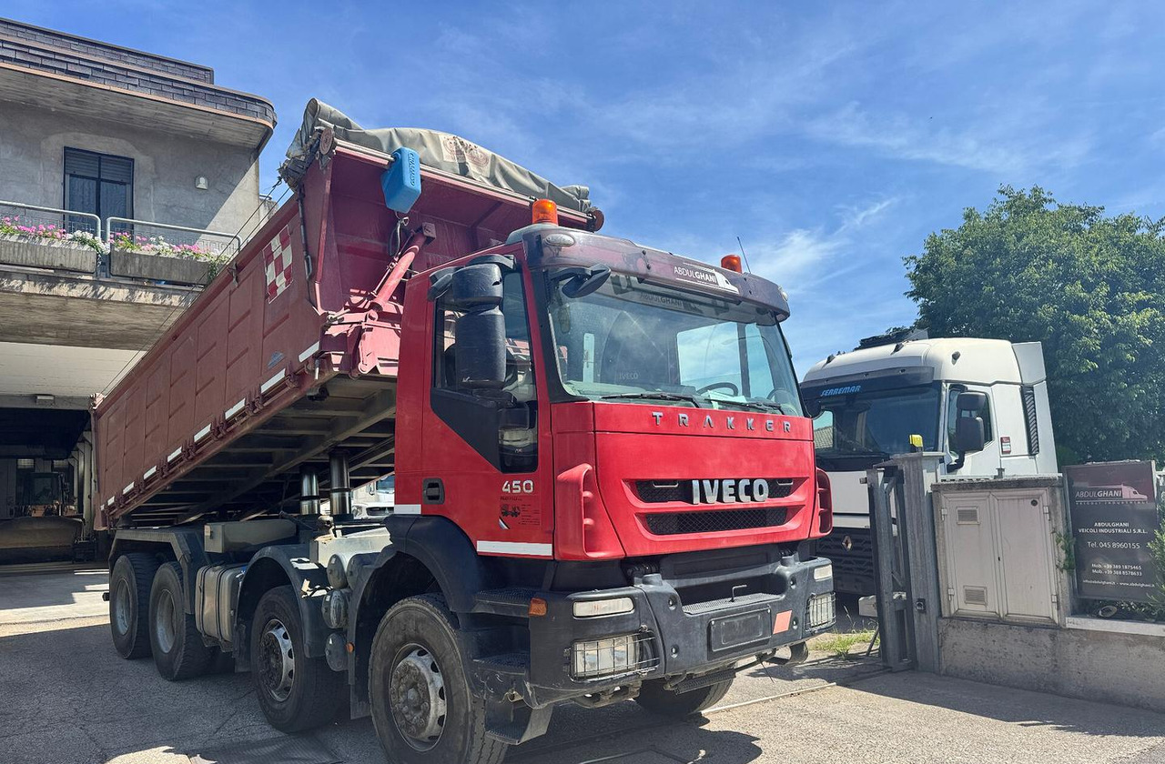 Ribaltabile Iveco Trakker 450 8X4 - Billenőplatós teherautó: 2 kép. Ribaltabile Iveco Trakker 450 8X4 - Billenőplatós teherautó: 2 kép.
