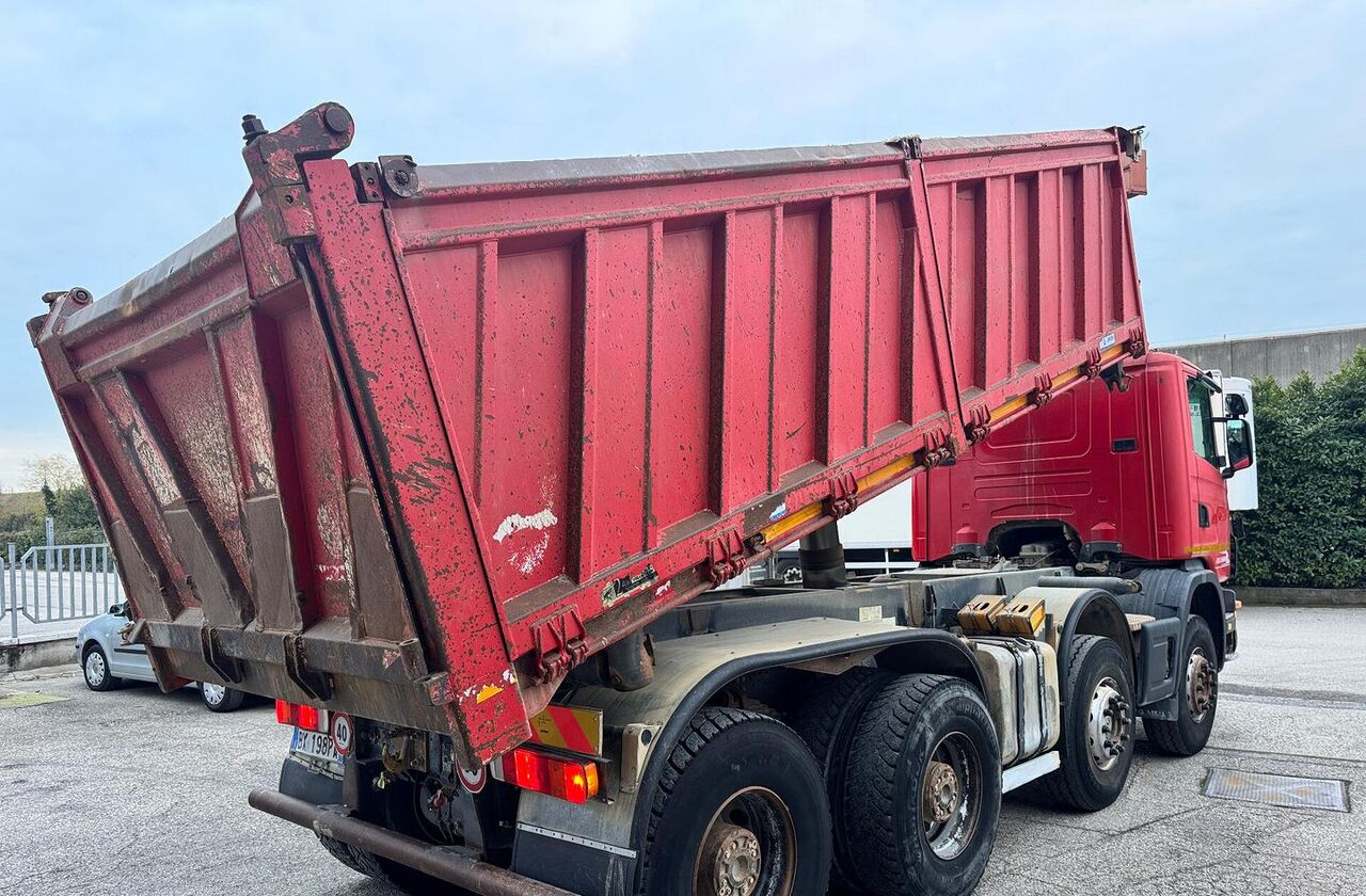 Scania R124/470 Ribaltabile 8X4 - Billenőplatós teherautó: 3 kép. Scania R124/470 Ribaltabile 8X4 - Billenőplatós teherautó: 3 kép.