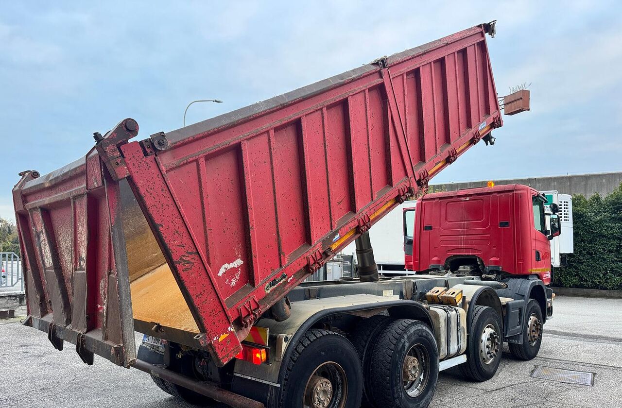 Scania R124/470 Ribaltabile 8X4 - Billenőplatós teherautó: 5 kép. Scania R124/470 Ribaltabile 8X4 - Billenőplatós teherautó: 5 kép.