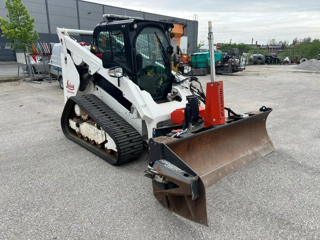 CAT 289D3 with blade and Leica ready - LIKE NEW - Lánctalpas homlokrakodó: 2 kép. CAT 289D3 with blade and Leica ready - LIKE NEW - Lánctalpas homlokrakodó: 2 kép.