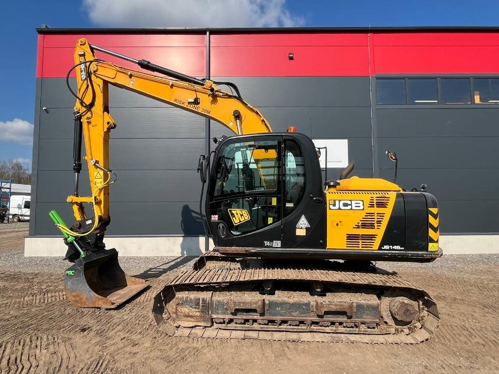 JCB JS145HD 4F - Lánctalpas kotró: 2 kép. JCB JS145HD 4F - Lánctalpas kotró: 2 kép.
