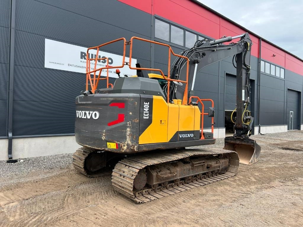 Volvo EC 140 EL - Lánctalpas kotró: 4 kép. Volvo EC 140 EL - Lánctalpas kotró: 4 kép.