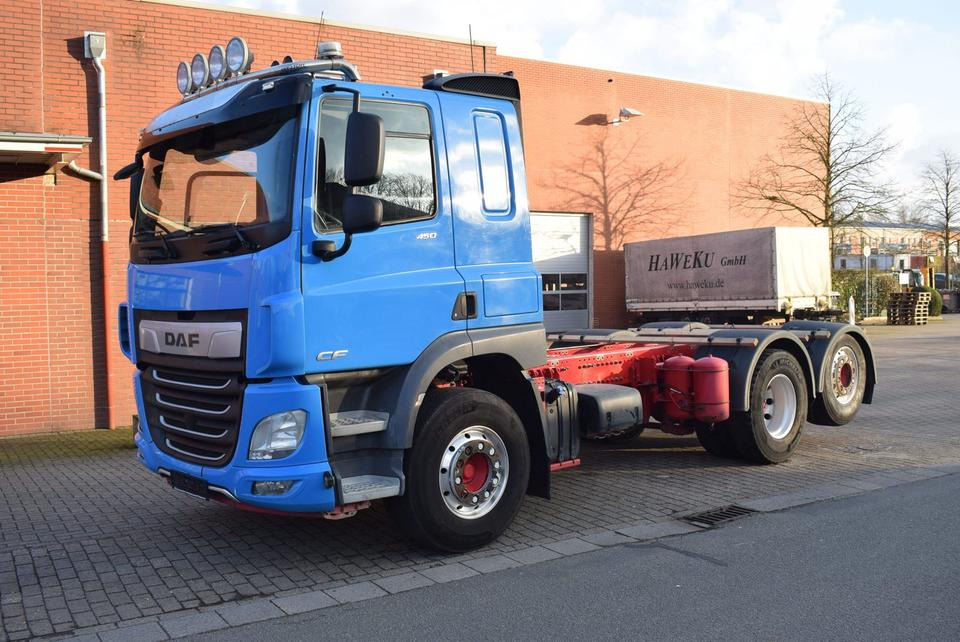 DAF CF 450 6x2 Fahrgestell Klima Navi Lift Retarder - Alvaz teherautó: 2 kép. DAF CF 450 6x2 Fahrgestell Klima Navi Lift Retarder - Alvaz teherautó: 2 kép.