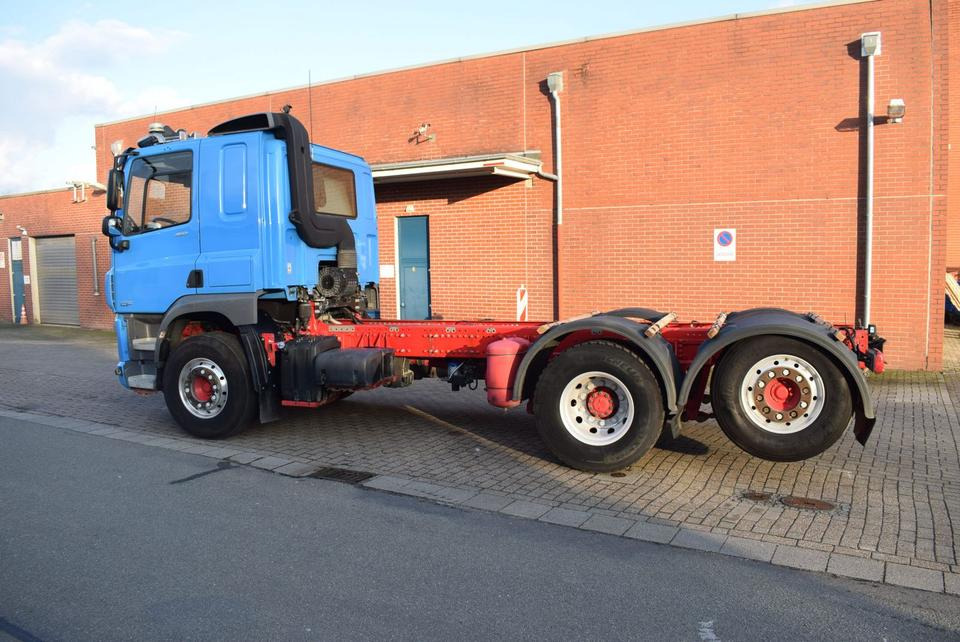 DAF CF 450 6x2 Fahrgestell Klima Navi Lift Retarder - Alvaz teherautó: 4 kép. DAF CF 450 6x2 Fahrgestell Klima Navi Lift Retarder - Alvaz teherautó: 4 kép.