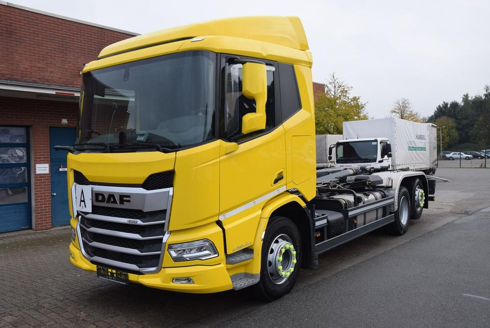 DAF XG 450 Meiller RS21 Abroll ACC Navi Kamera EU6E - Horgos rakodó teherautó: 2 kép. DAF XG 450 Meiller RS21 Abroll ACC Navi Kamera EU6E - Horgos rakodó teherautó: 2 kép.