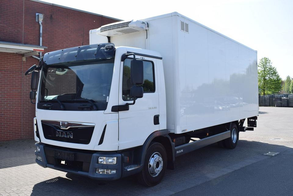 MAN TGL 8.180 Kühlkoffer 6,20mLBW 1000KG Klima - Hűtős teherautó: 1 kép. MAN TGL 8.180 Kühlkoffer 6,20mLBW 1000KG Klima - Hűtős teherautó: 1 kép.