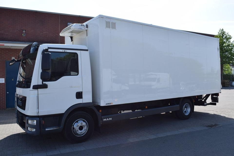 MAN TGL 8.180 Kühlkoffer 6,20mLBW 1000KG Klima - Hűtős teherautó: 2 kép. MAN TGL 8.180 Kühlkoffer 6,20mLBW 1000KG Klima - Hűtős teherautó: 2 kép.