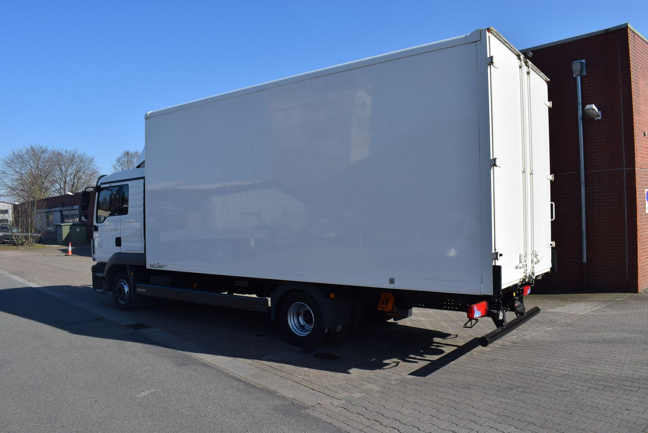 MAN TGL 8.220 Möbelkoffer 3-Sitzer Bett AHK Klima - Dobozos kisteherautó: 5 kép. MAN TGL 8.220 Möbelkoffer 3-Sitzer Bett AHK Klima - Dobozos kisteherautó: 5 kép.