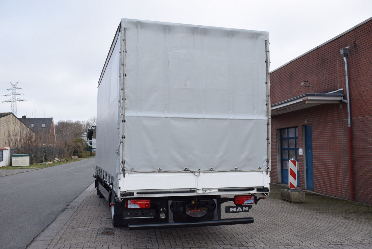 MAN TGL 8.220 Schiebeplane 2xSchlafplatz Standheiz. - Ponyvás teherautó: 5 kép. MAN TGL 8.220 Schiebeplane 2xSchlafplatz Standheiz. - Ponyvás teherautó: 5 kép.