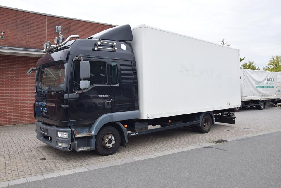 MAN TGL 8.250 Koffer 6,10m Klima AHK Standh Tempomat - Dobozos felépítményű teherautó: 1 kép. MAN TGL 8.250 Koffer 6,10m Klima AHK Standh Tempomat - Dobozos felépítményű teherautó: 1 kép.