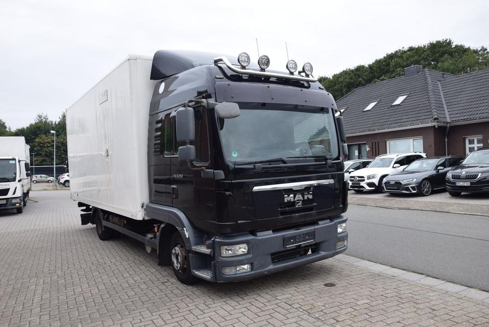 MAN TGL 8.250 Koffer 6,10m Klima AHK Standh Tempomat - Dobozos felépítményű teherautó: 2 kép. MAN TGL 8.250 Koffer 6,10m Klima AHK Standh Tempomat - Dobozos felépítményű teherautó: 2 kép.
