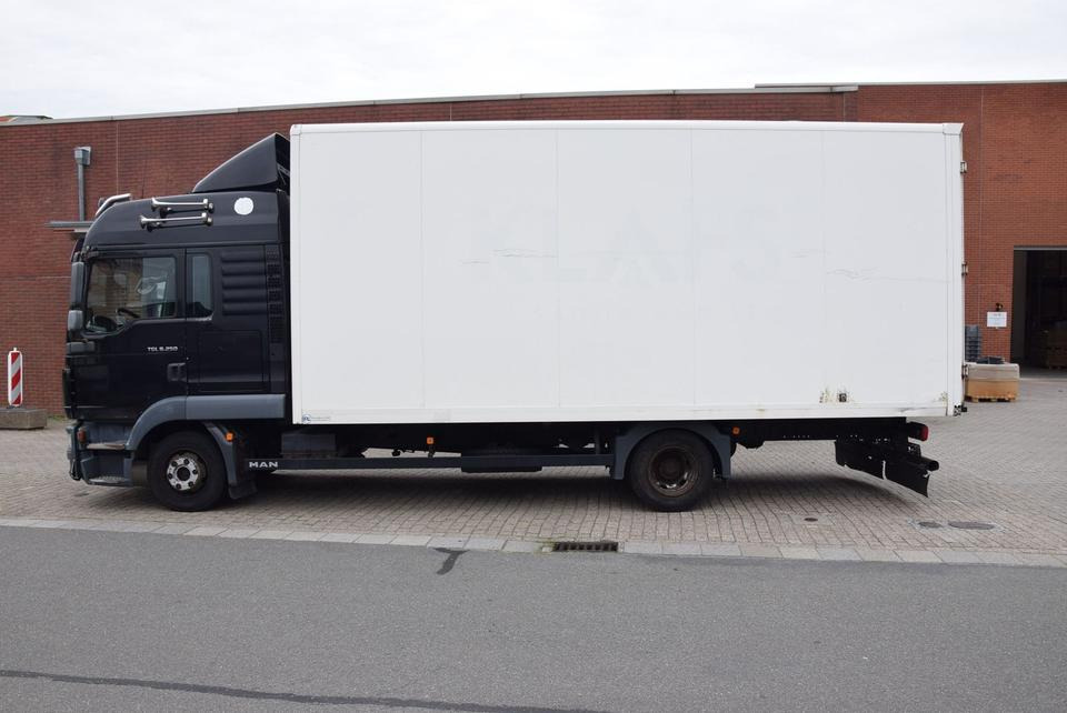 MAN TGL 8.250 Koffer 6,10m Klima AHK Standh Tempomat - Dobozos felépítményű teherautó: 5 kép. MAN TGL 8.250 Koffer 6,10m Klima AHK Standh Tempomat - Dobozos felépítményű teherautó: 5 kép.