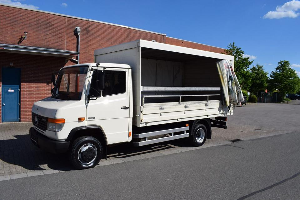 Mercedes-Benz Vario Vario 616 D GetränkeNutzlast 2450KG - Ponyvás teherautó: 1 kép. Mercedes-Benz Vario Vario 616 D GetränkeNutzlast 2450KG - Ponyvás teherautó: 1 kép.
