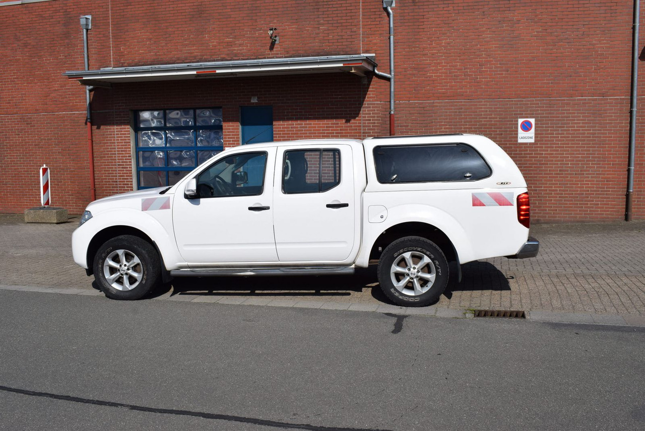 Nissan Navara Double Cab SE 4x4 Automatik Hardtop AHK - Terepjáró/ SUV: 2 kép. Nissan Navara Double Cab SE 4x4 Automatik Hardtop AHK - Terepjáró/ SUV: 2 kép.