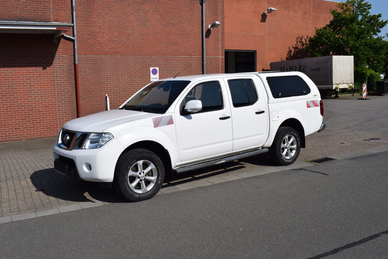 Nissan Navara Double Cab SE 4x4 Automatik Hardtop AHK - Terepjáró/ SUV: 1 kép. Nissan Navara Double Cab SE 4x4 Automatik Hardtop AHK - Terepjáró/ SUV: 1 kép.
