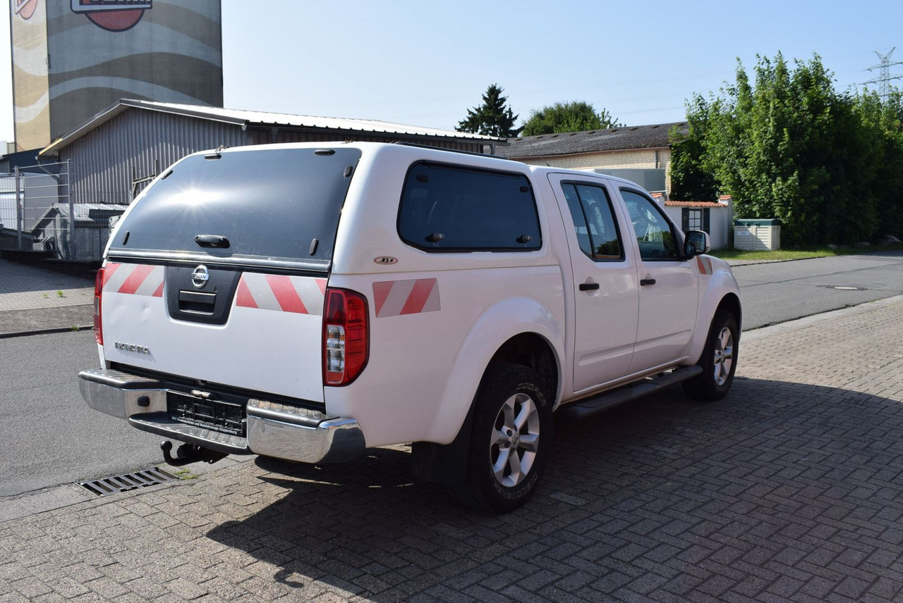 Nissan Navara Double Cab SE 4x4 Automatik Hardtop AHK - Terepjáró/ SUV: 4 kép. Nissan Navara Double Cab SE 4x4 Automatik Hardtop AHK - Terepjáró/ SUV: 4 kép.